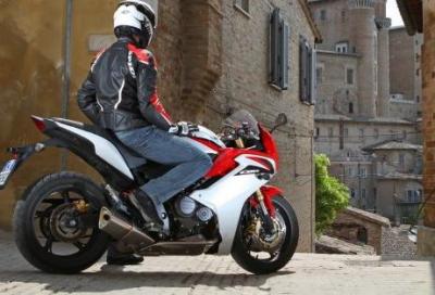 Con la Honda CBR600F ad Urbino. Video