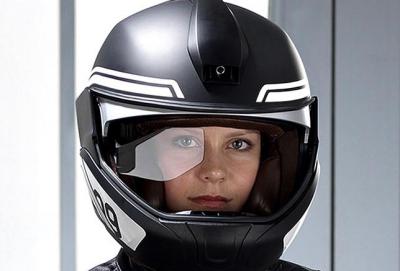 BMW presenta il casco con head-up display e un concept con fari laser