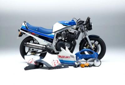 Suzuki GSX-R750F: ricostruita in diretta la mitica superbike del 1985