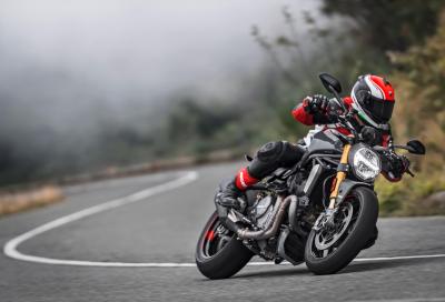 Grandi pieghe con la nuova Ducati Monster 1200 (il video)