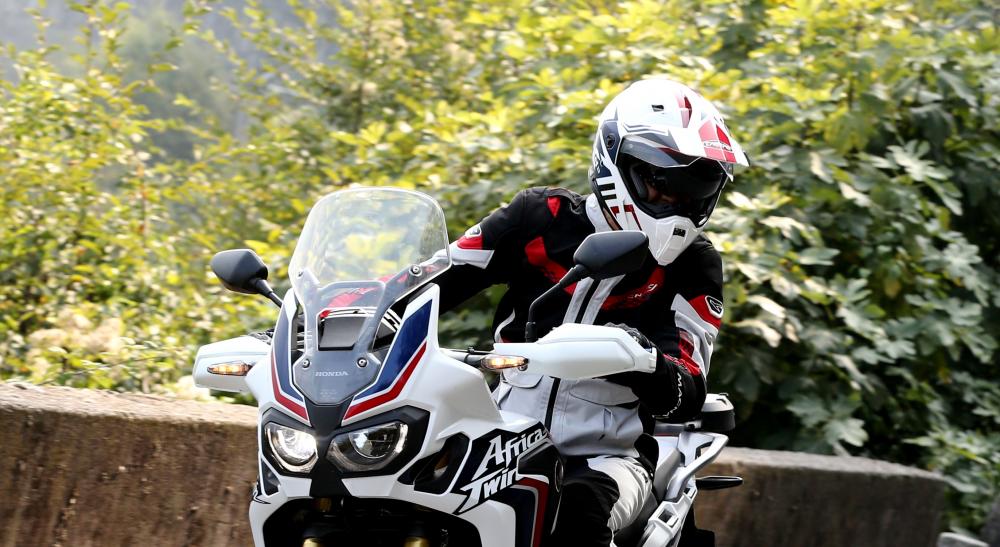 Caberg Xtrace Lux: casco da enduro stradali in livrea Honda Africa Twin -  Motociclismo