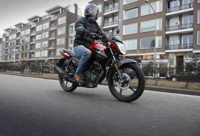 Yamaha presenta la YS125, piccola moto per la città