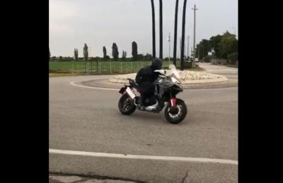 Beccata su strada la nuova Ducati "Multistrada V4"