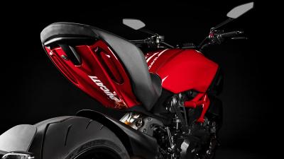 Le nuove Diavel 1260 Dark Stealth e 1260 S Ducati Red 