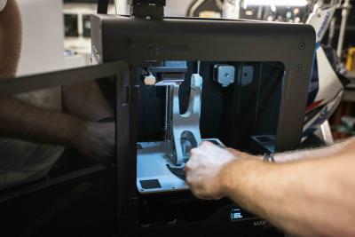 BMW: stampante 3D per creare i pezzi della SBK in pista 