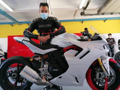 Ducati SuperSport 950 S 2021: il test in pista