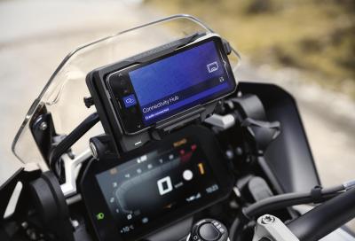 ConnectedRide Cradle: BMW trasforma lo smartphone in navigatore e assistente 