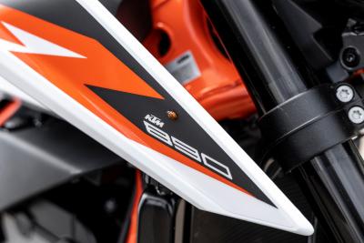 KTM pronta a svelare le nuove 890 Duke GP e 890 Duke R 2022