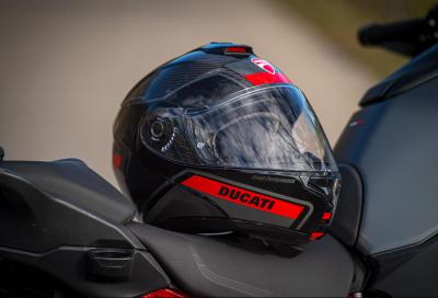 Horizon V2, il casco modulare in fibra di carbonio firmato Ducati