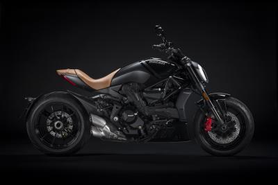 Ducati XDiavel Nera: l'edizione speciale con Poltrona Frau