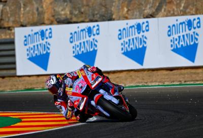 MotoGP Aragon 2022: Vince Bastianini davanti a Bagnaia. Cadono Quartararo e Nakagami per due brutte collisioni con Marquez