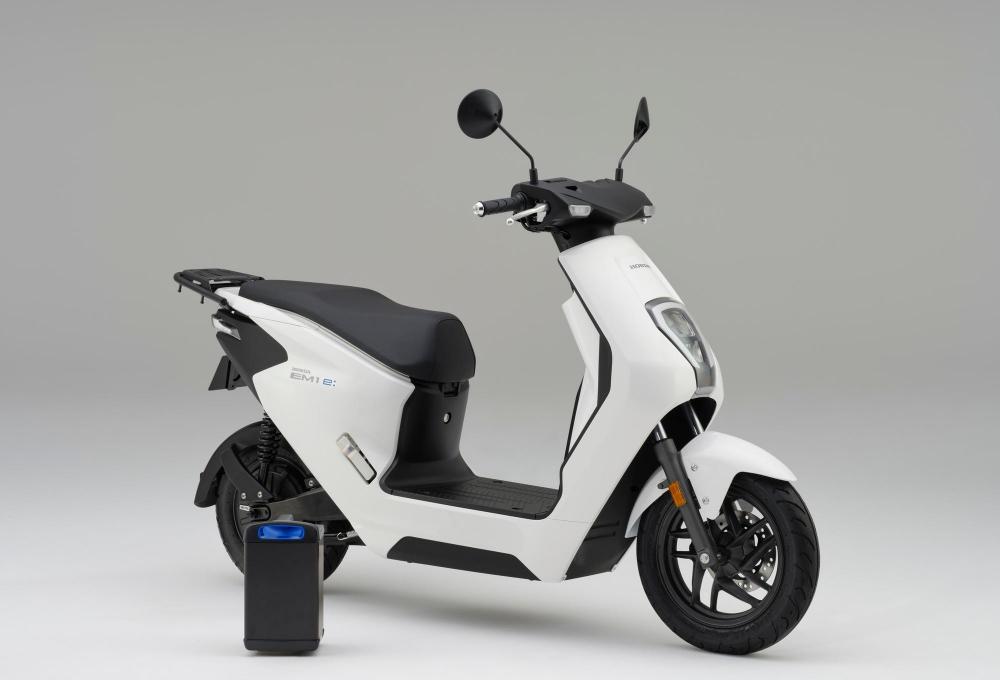 EM1 e: 2023 il primo scooter elettrico di Honda 