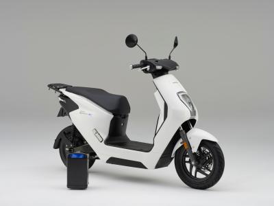 EM1 e: 2023 il primo scooter elettrico di Honda 