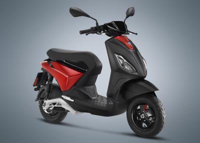 Piaggio presenta lo scooter elettrico 1 in versione aggiornata 