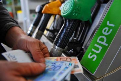 Prezzi benzina: da domani aumenti in vista