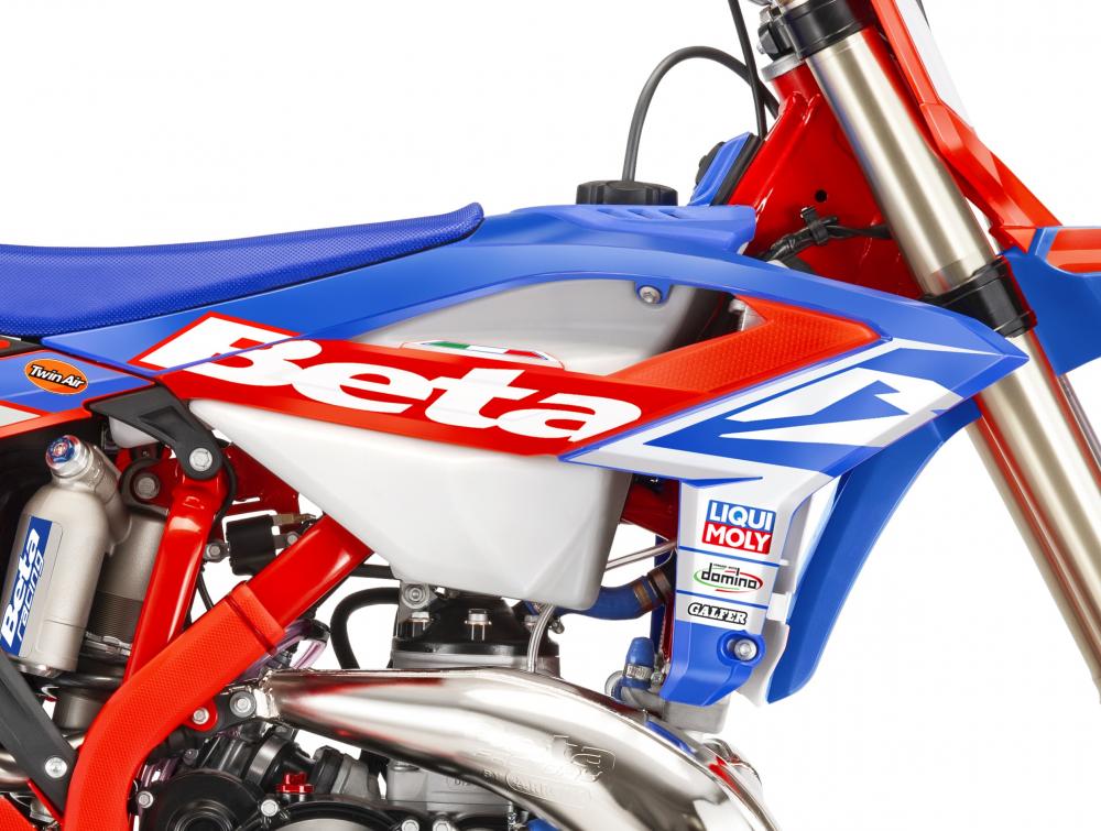 Beta rientra ufficialmente nel mercato del cross con la RX 300! -  Motociclismo