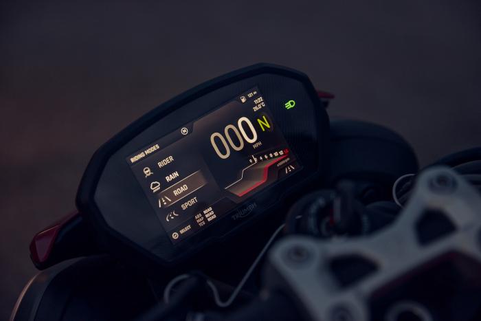 The secrets of the electronics of the Triumph Street Triple R and RS ...