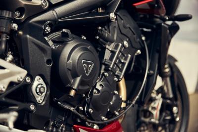 I segreti del motore delle Triumph Street Triple R e RS 2023