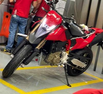Foto spia Ducati Supermotard? Ecco cosa sappiamo