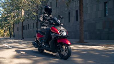 Nuovo RayZR, lo scooter “ibrido” di Yamaha 