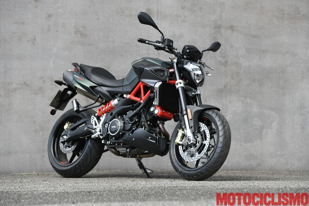Comparativa Naked medias: Ducati Monster 821, Kawasaki 