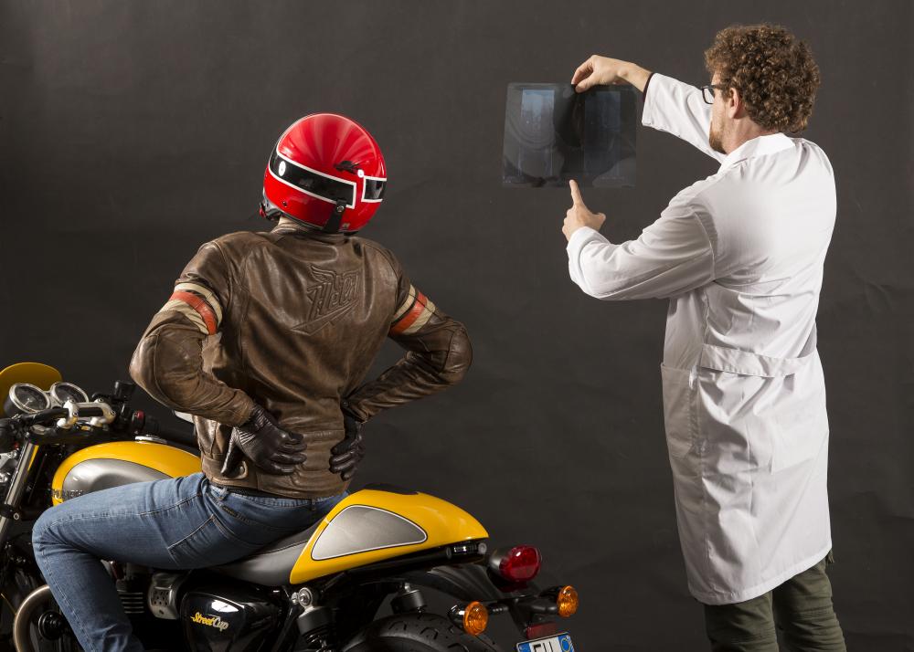 Mal di schiena in moto: i consigli del medico e gli esercizi utili -  Motociclismo