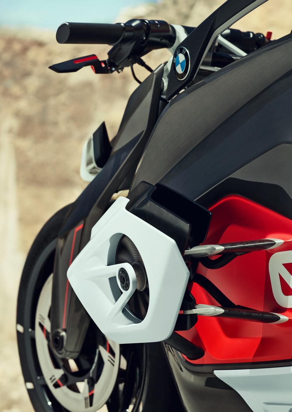 BMW DC Vision Roadster: il video della naked del futuro 