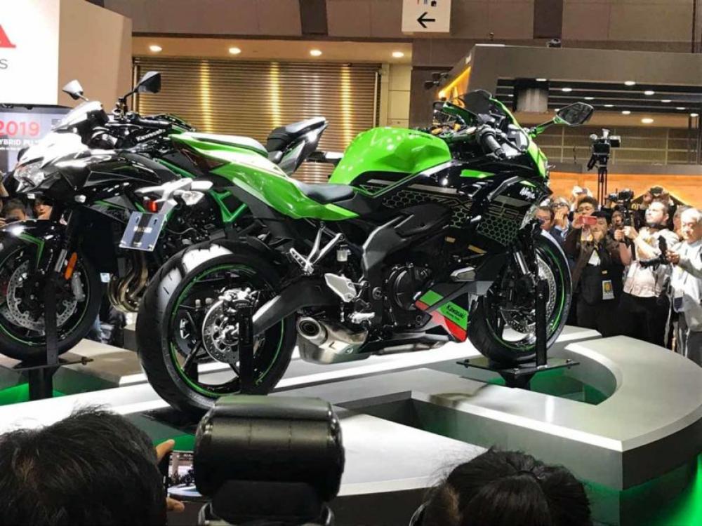 Kawasaki ZX-25R 2020, sportiva 4 cilindri di 250 cc 