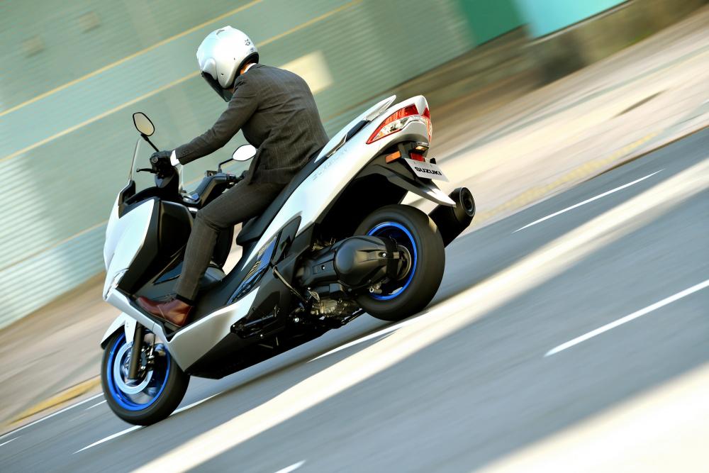 Suzuki presenta il Burgman 400 2022 Motociclismo