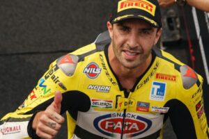 Andrea Iannone resta in Superbike